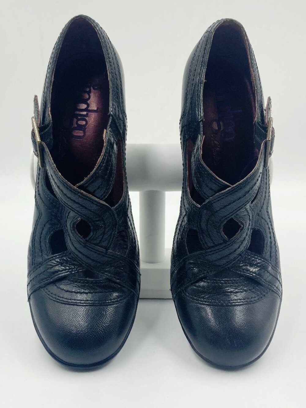 CLARKS Vintage size 7M genuine black leather high heel brogues Y2K goth shoes